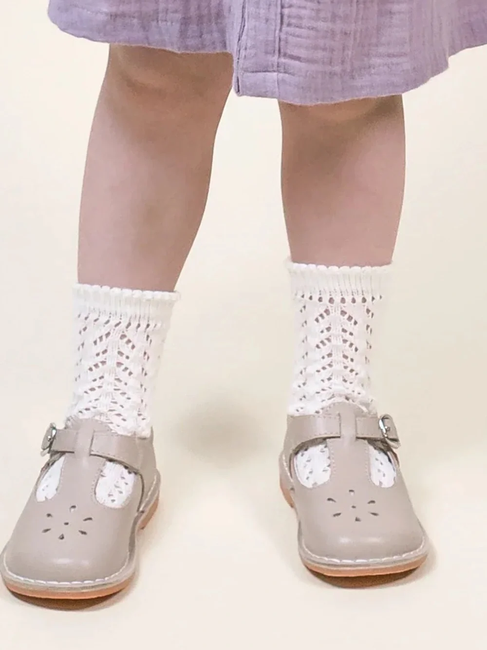 NWOT L'Amour Joy Classic Leather T-Strap Mary Janes in almond size 5